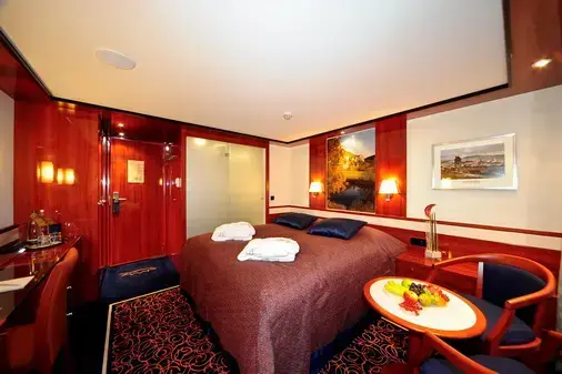 Мини-люкс на Верхней палубе с французским балконом.webp