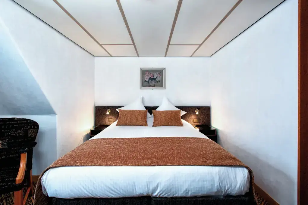 Deluxe Cabin.webp