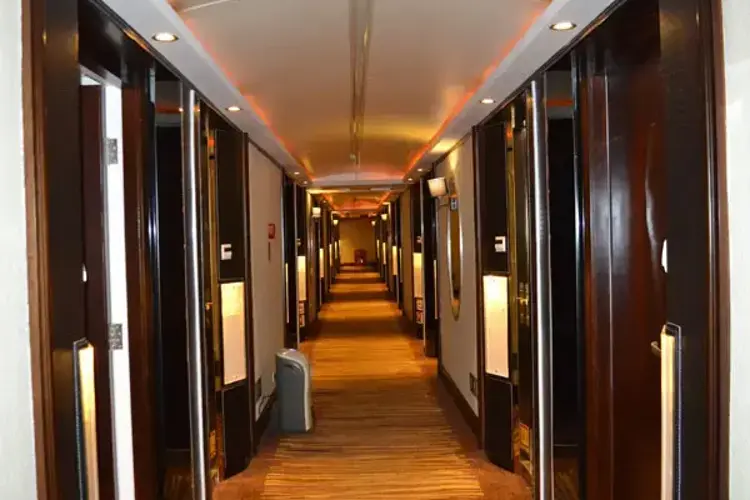 passages-of-deck-3-on-victiria-anna-600.webp