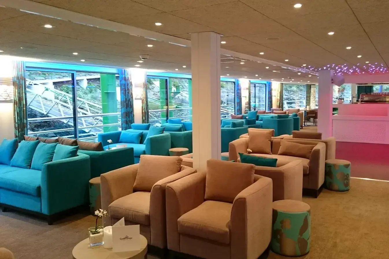 Salon_bar.webp