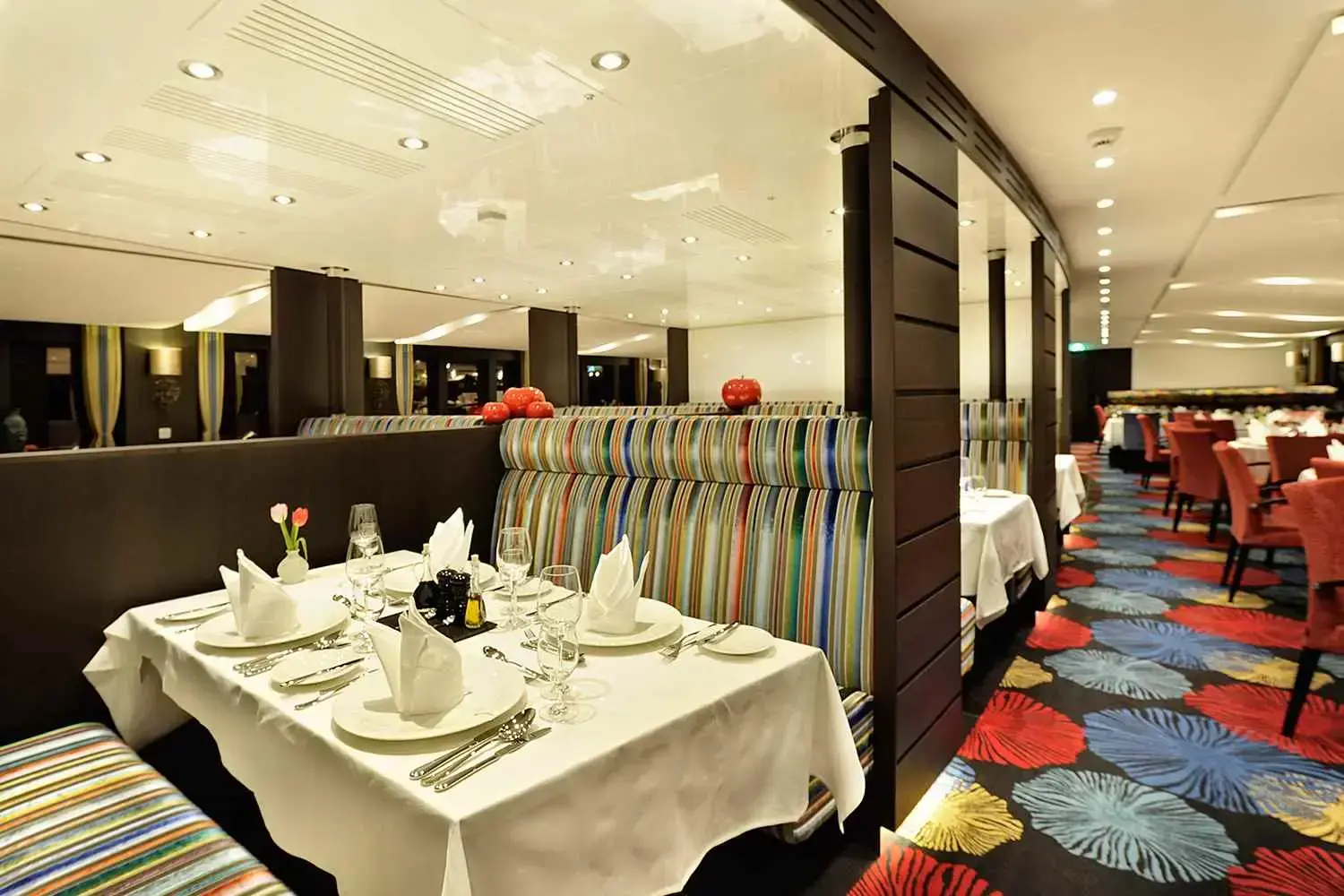 ship_27_dining_gallery.webp