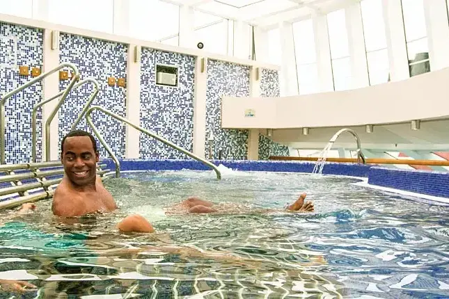 cloud-9-spa-thalassotherapy-pool-1.webp