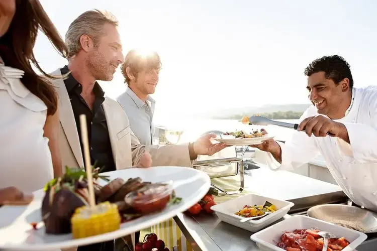 RH_DLX_PEOPLE_BARBECUE_02_web_21_0f216108b9.webp