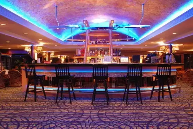 bar-victoria-sophia_03_498.webp