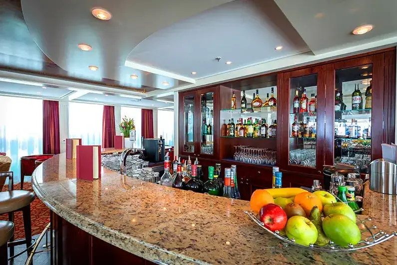 queen-bar.webp