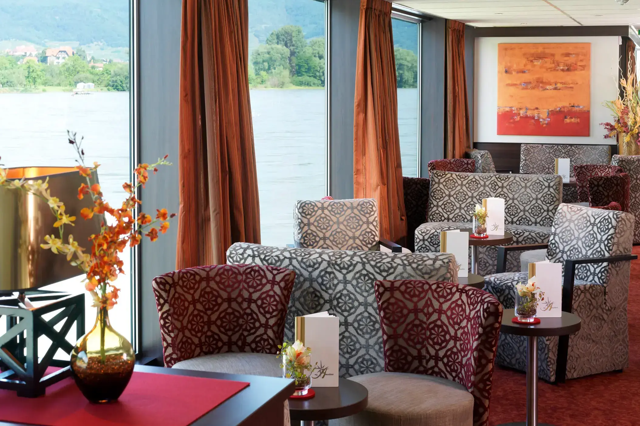 08_AMADEUS_Diamond_Panorama-Bar.webp