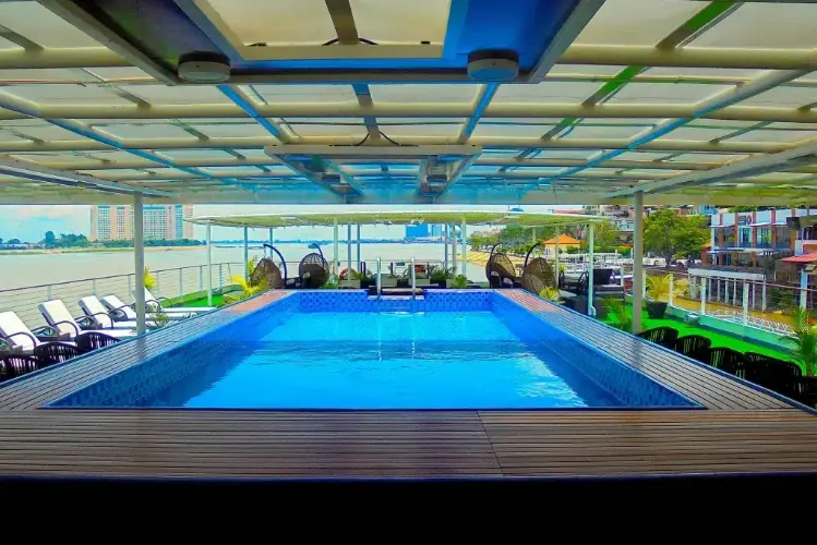 indochine_ii_pool.webp