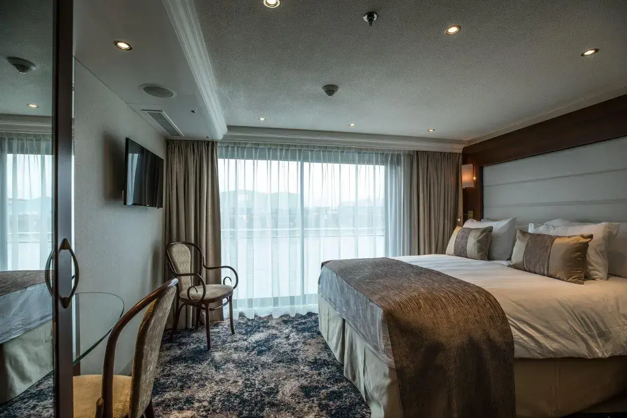 BW Room 228-5593.webp