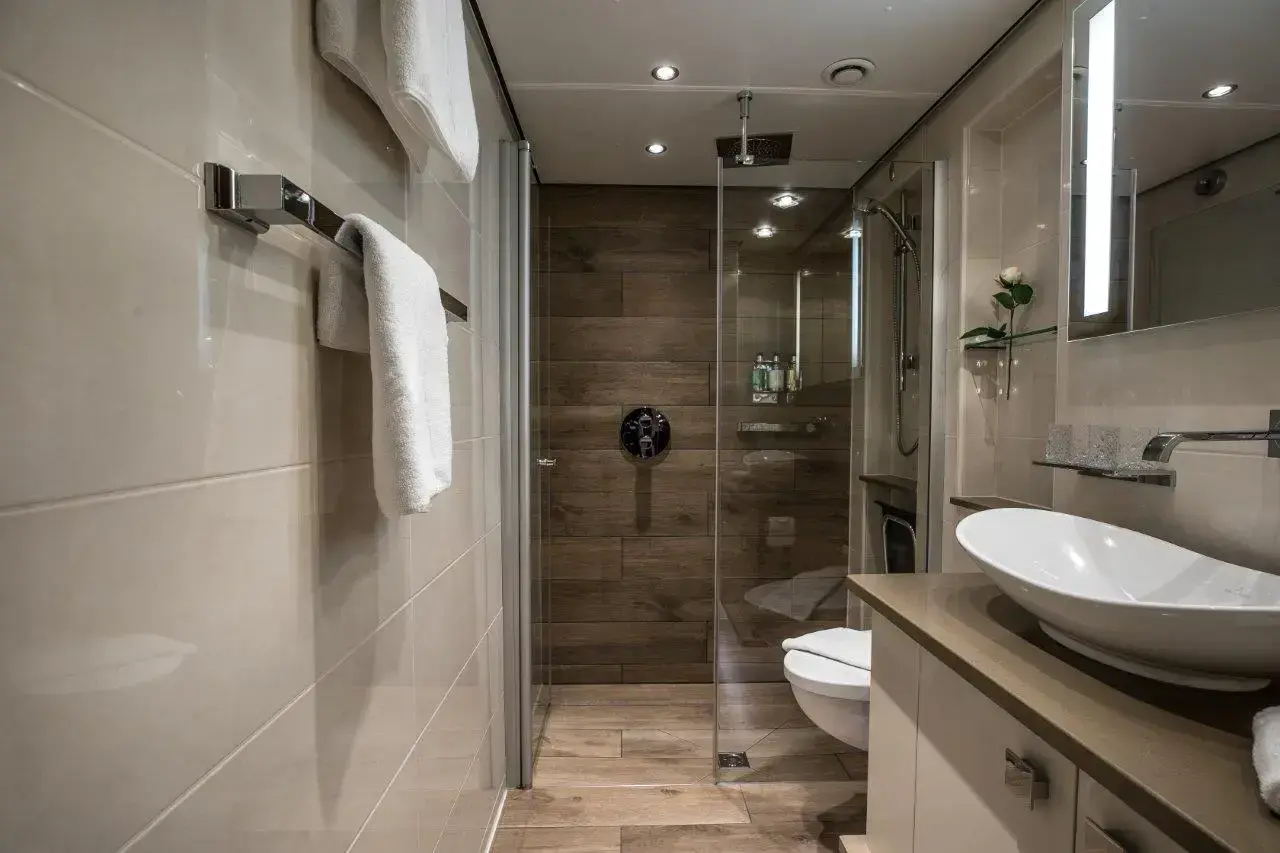 BW room 108-5687.webp