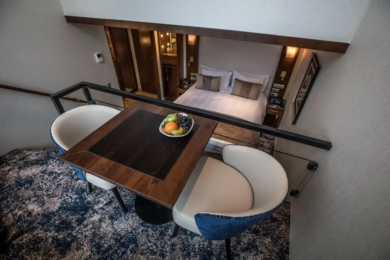 BW room 108-5711.webp