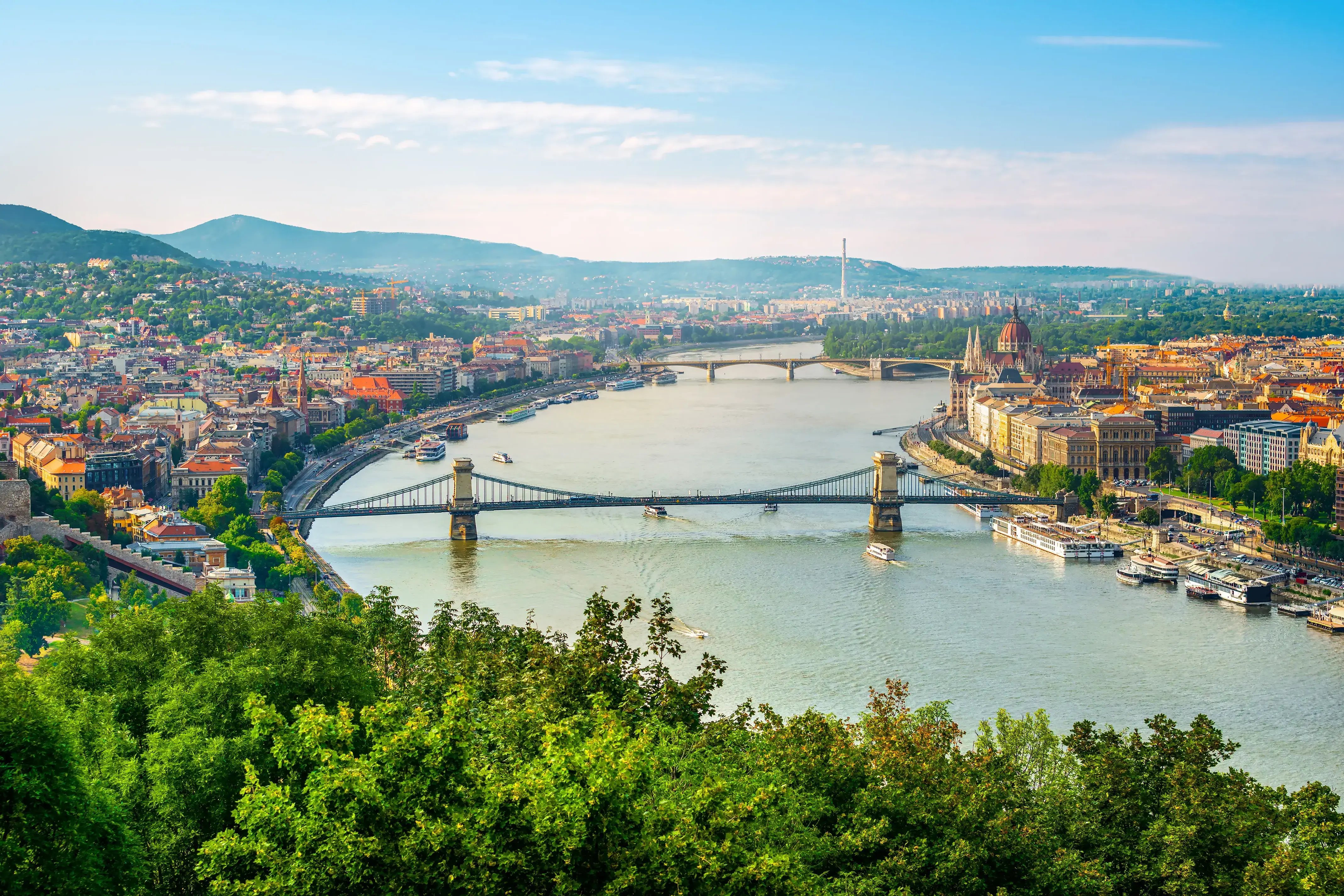 budapest-adobestock-269812810.webp