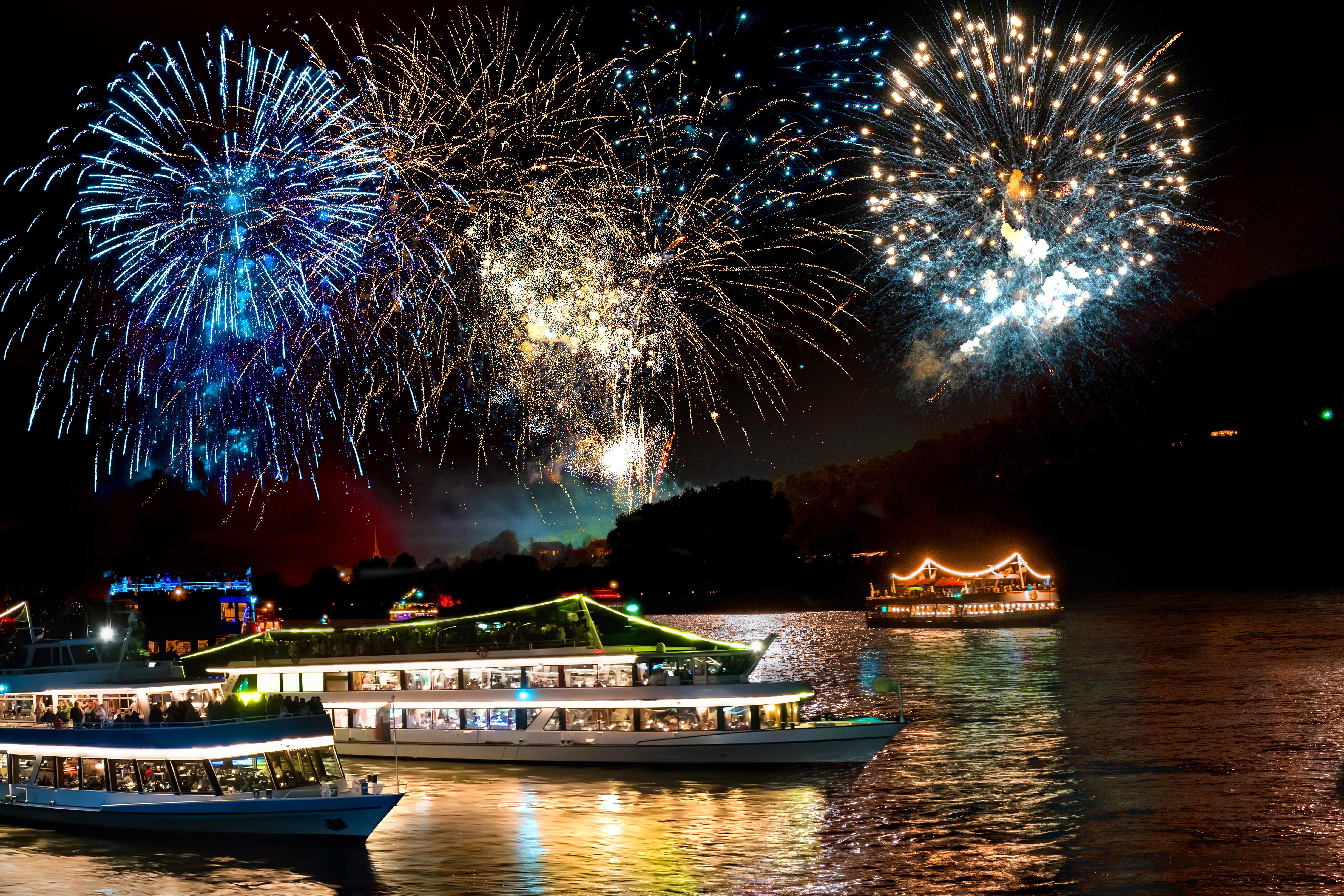 rhein-in-flammen-adobestock-322990853.jpeg