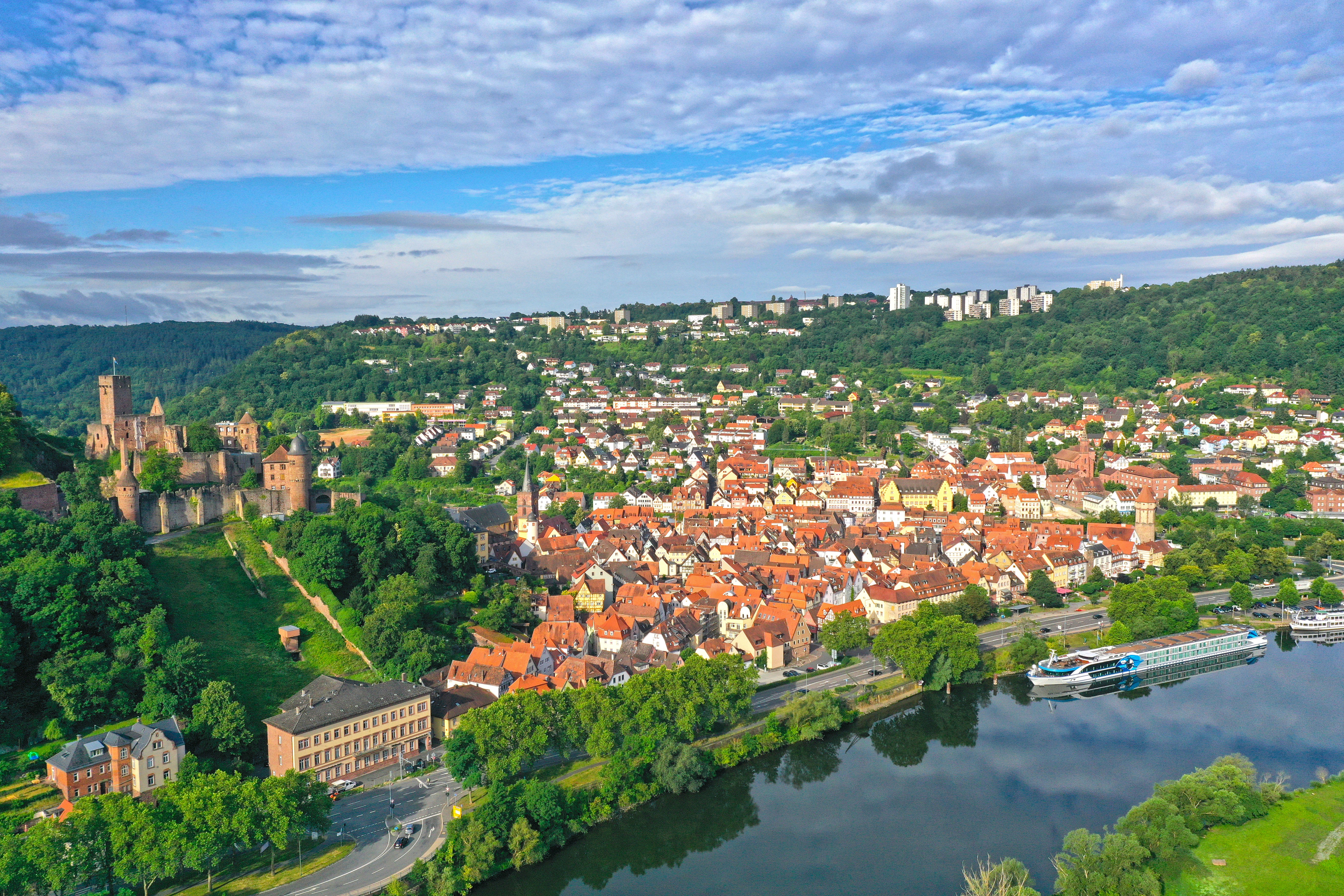 ms-viva-tiara-in-wertheim-mit-burg-wertheim-29-06.jpeg
