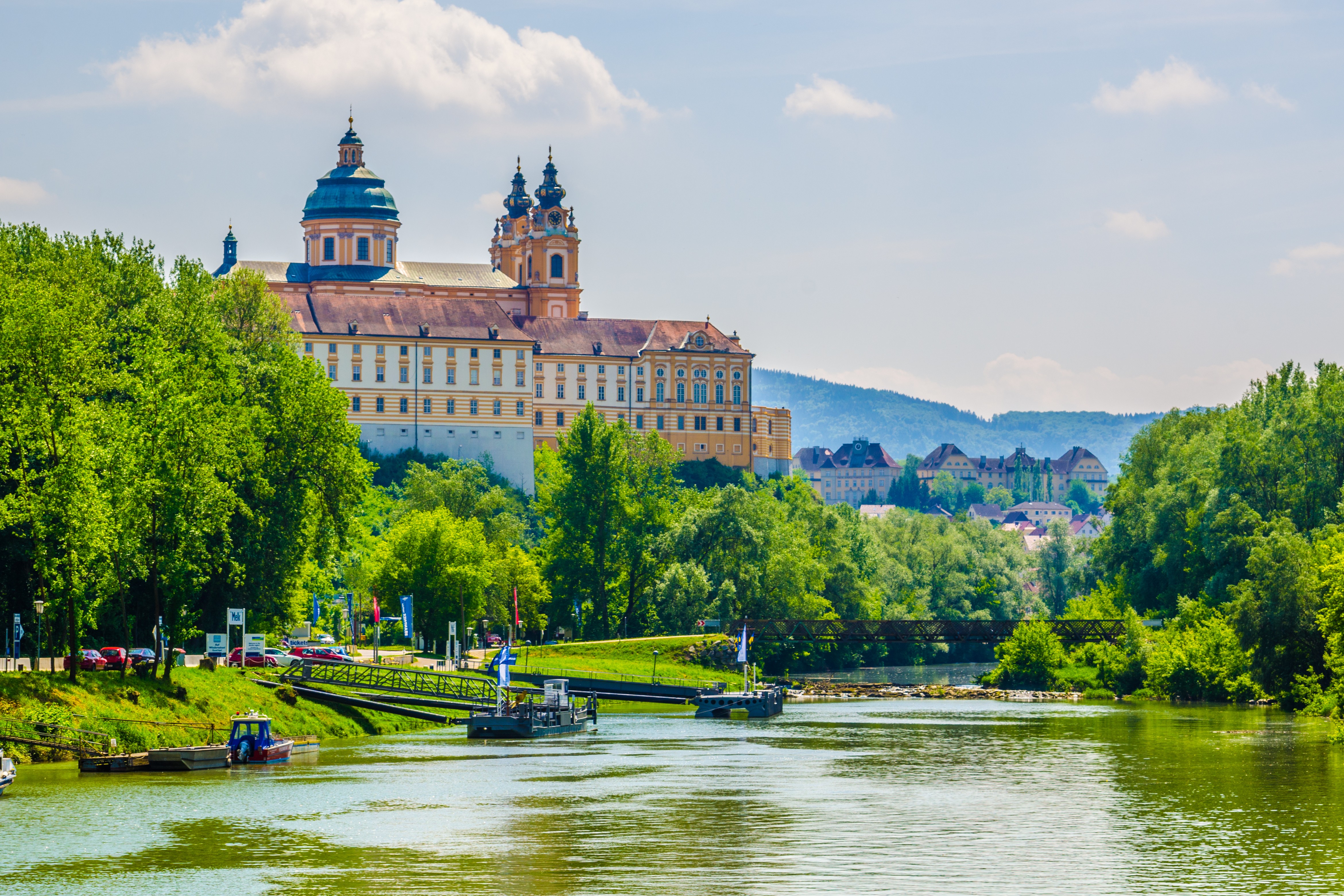 melk-adobestock-110114905.jpeg