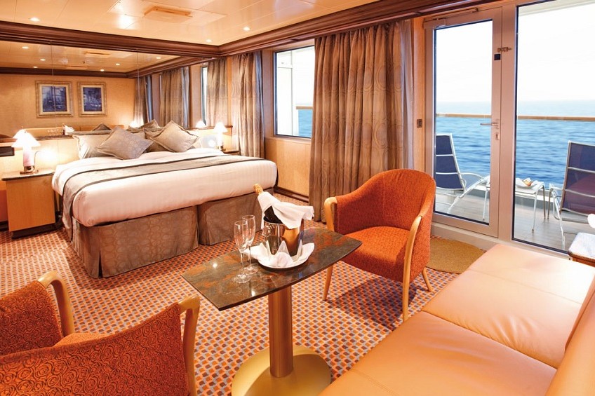 2 Costa_Grand_Suite.jpg