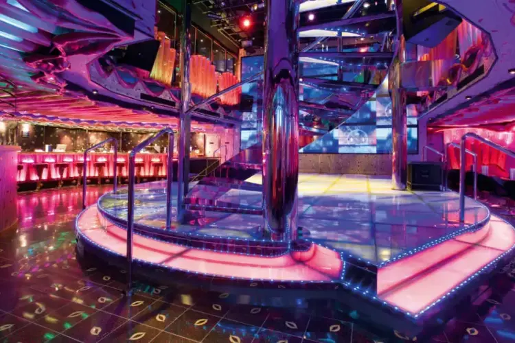 16 Costa_Serena_Disco.webp