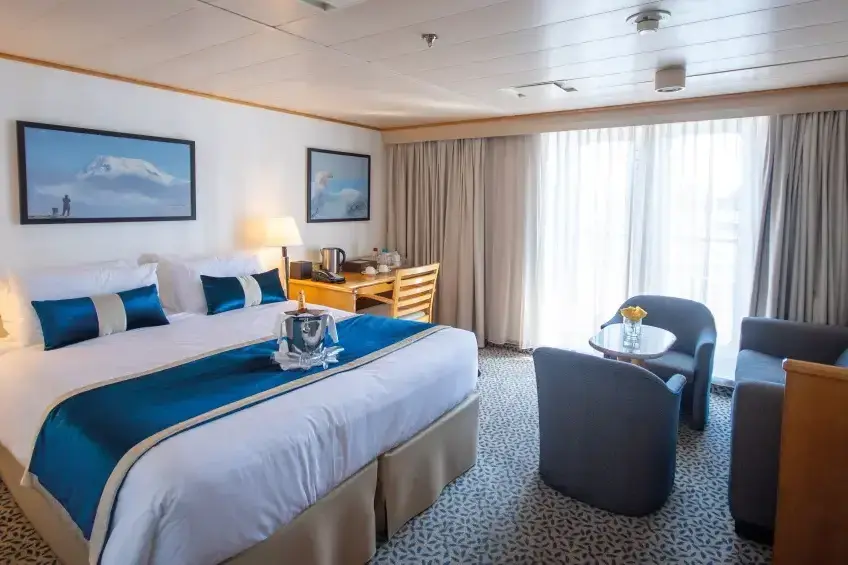 la-belle-des-oceans-suite-riviera-panorama01-pont6-corse-croisieurope-alexandre-sattler