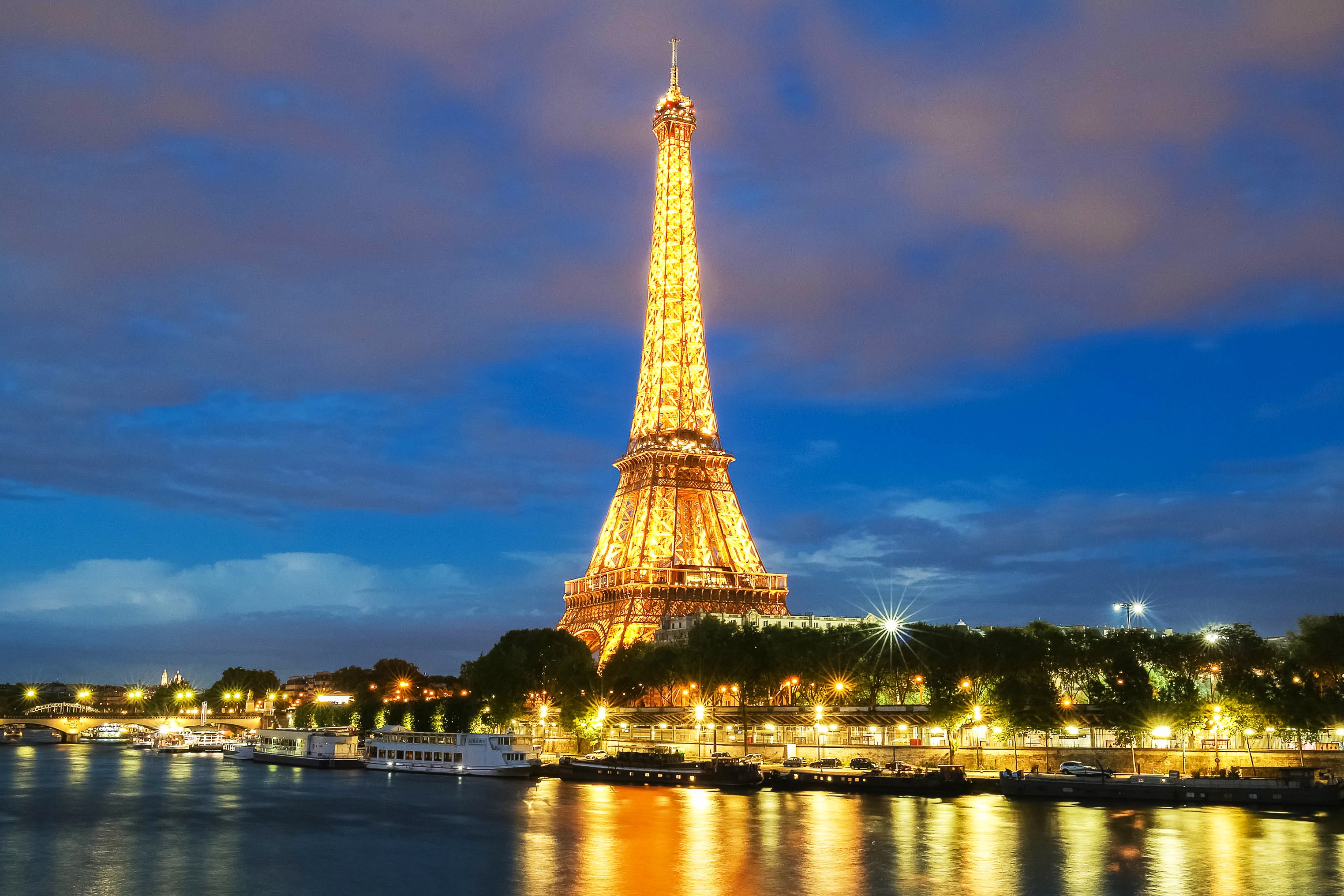 paris-silvester-adobestock-365055889-editorial-use-only.jpeg