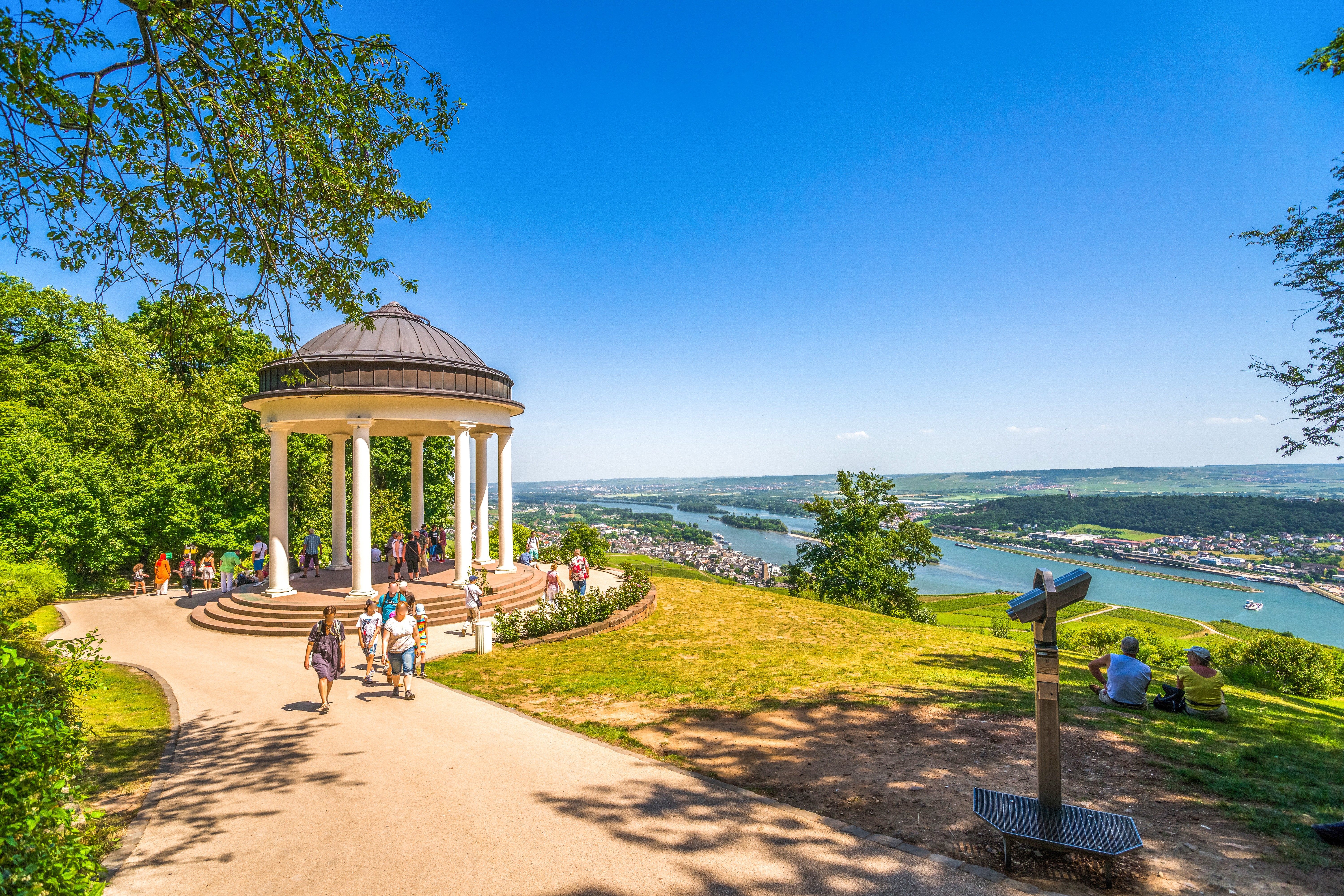ruedesheim-adobestock-78278116.jpeg