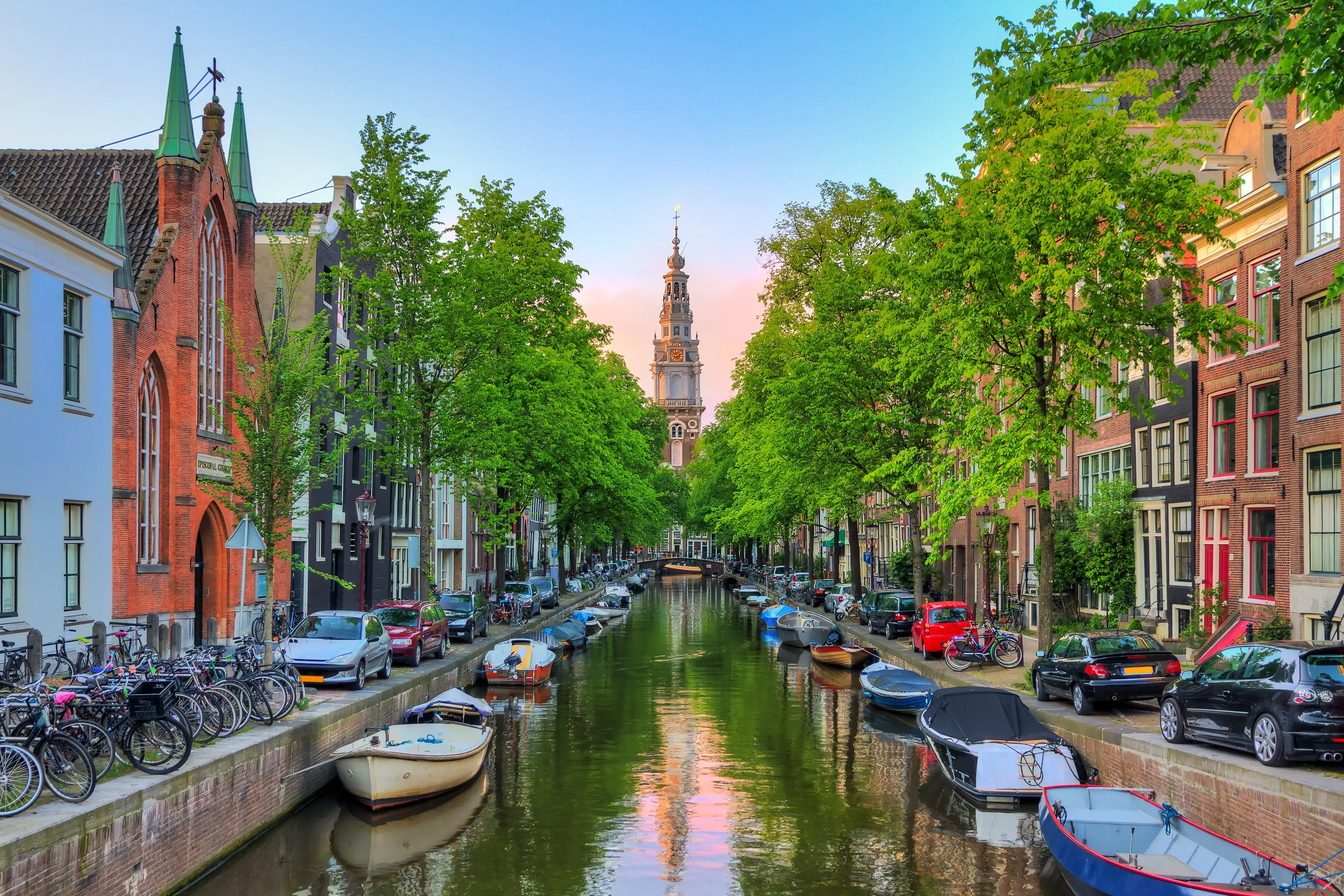 amsterdam-adobestock-222452912.webp
