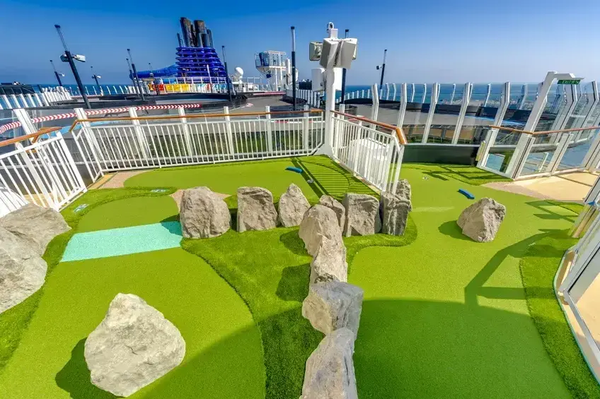ncl_Bliss_Mini_Golf_2.webp