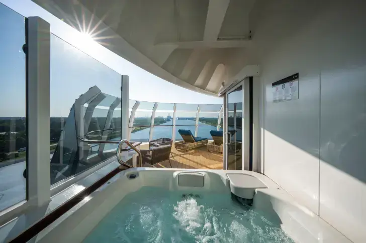 MSC Euribia, MSC Yacht Club Royal Suite with whirlpool bath (YC3) 2.webp