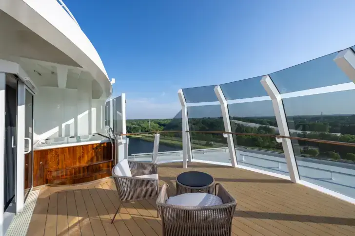 MSC Euribia, MSC Yacht Club Royal Suite with whirlpool bath (YC3) 4.webp