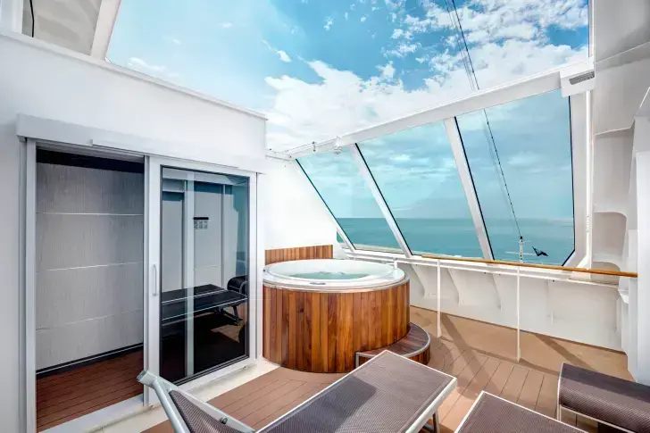 MSC17011225MSC Meraviglia, MSC Yacht Club Duplex Suite with whirlpool bath (YJD).webp