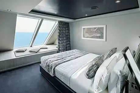 YC4 MSC YACHT CLUB OWNER'S SUITE 5.webp