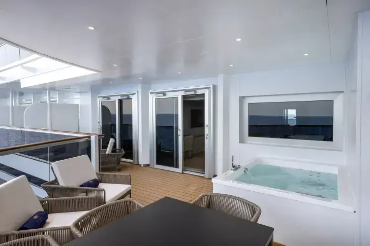 MSC21007826MSC Seashore, MSC Yacht Club Royal Suite with whirlpool bath (YC3).webp
