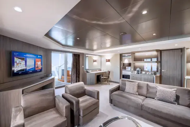 MSC21006868MSC Virtuosa, MSC Yacht Club Royal Suite with whirlpool bath (YC3).webp