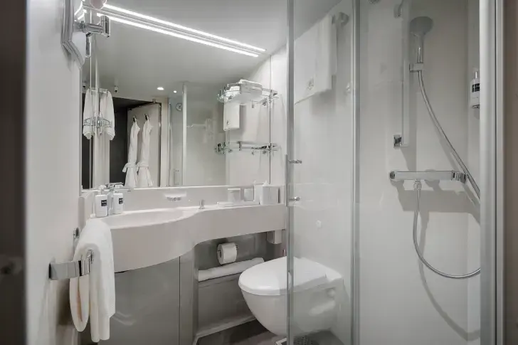 MSC25042121MSC World America, MSC Yacht Club Interior Suite - Bathroom (YIN).webp