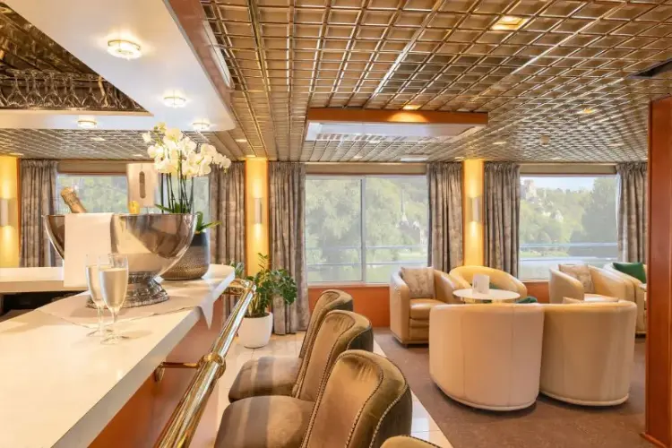 Salon bar 2.webp