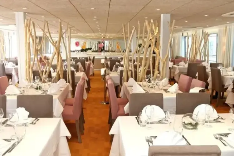 Restaurant.webp