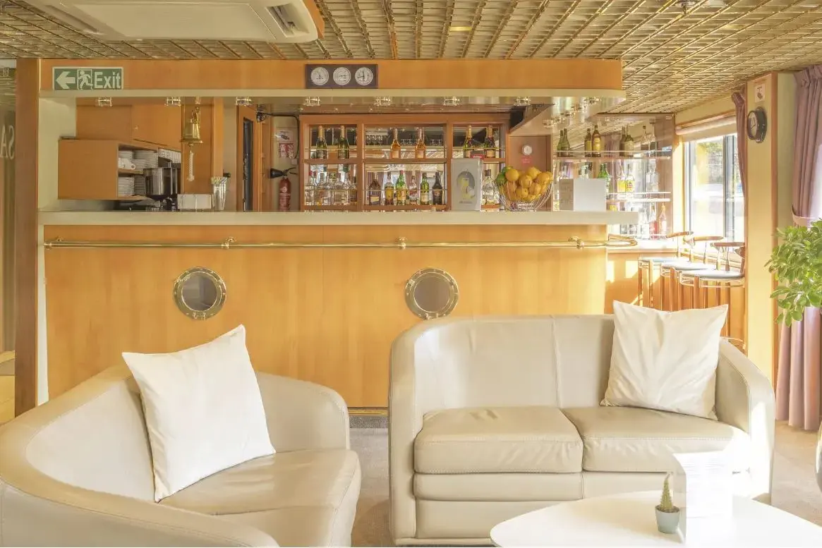 Lounge bar.webp