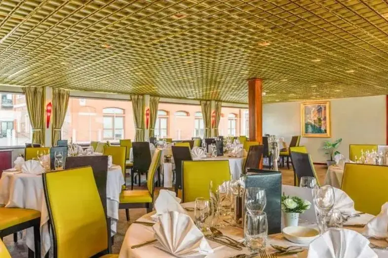 19 Restaurant.webp