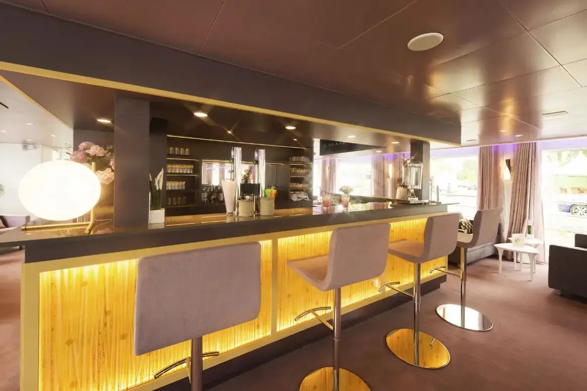 MS Douce France Salon Bar.webp