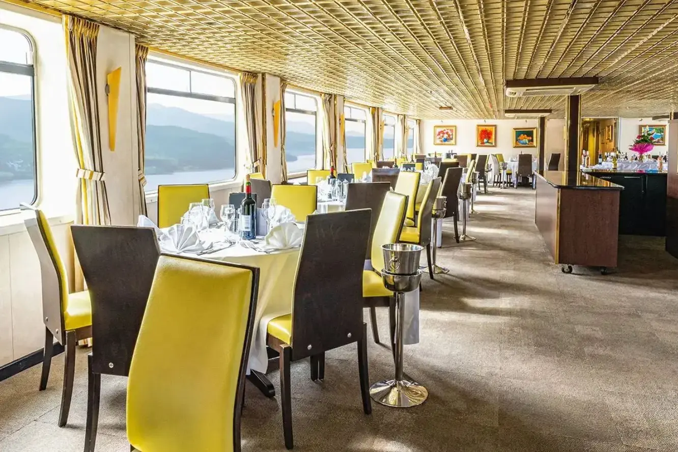 Restaurant_11.webp