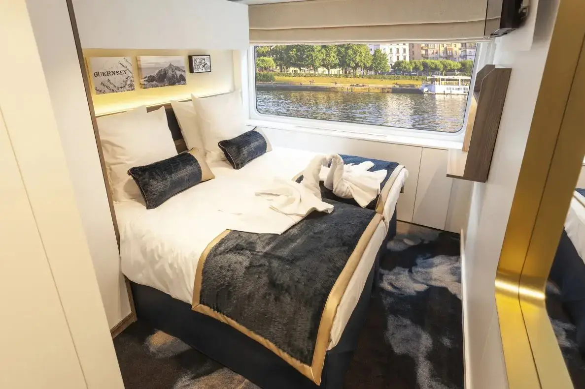 MS Victor Hugo Cabin 2.webp