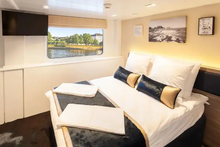 MS Victor Hugo Cabin 3.webp