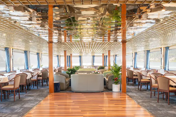 CroisiEurope MS Monet Lounge Bar With Dancefloor 1 ©Corinne Cotard.webp