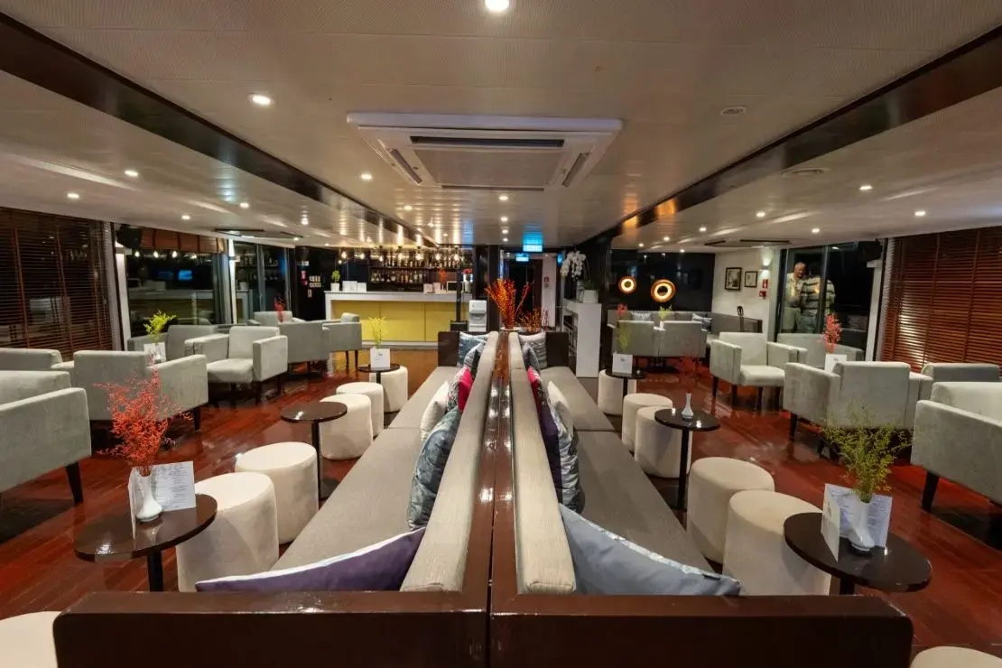 RV Indochine II 3 Salon.webp