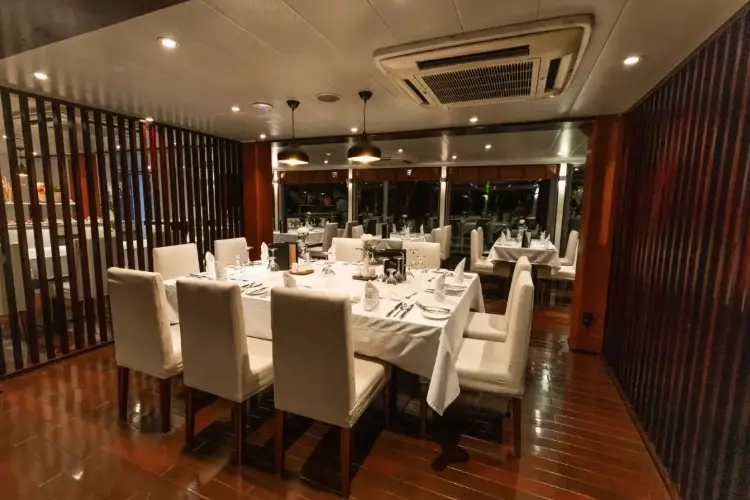 RV Indochine II 13 Restaurant.webp