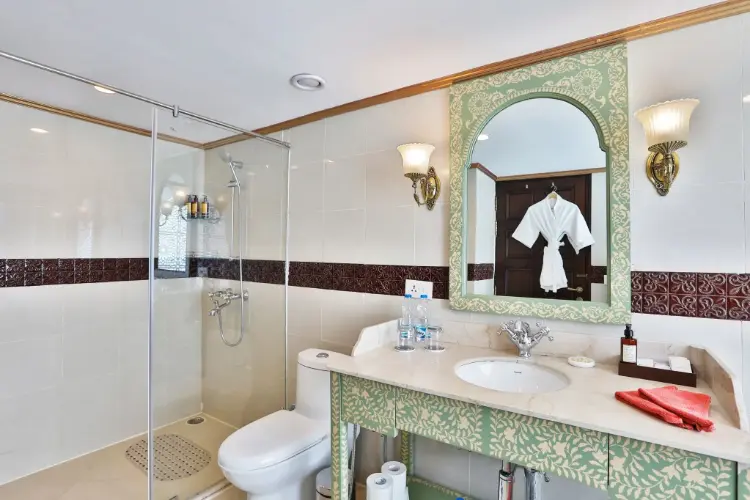 RV Ganges Voyager Maharaja Suite ©CroisiEurope 1.webp
