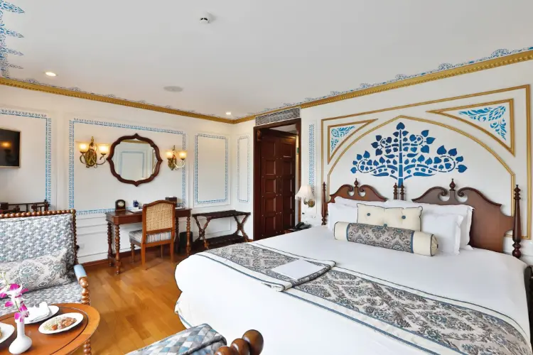 RV Ganges Voyager Signature Suite ©CroisiEurope 1.webp