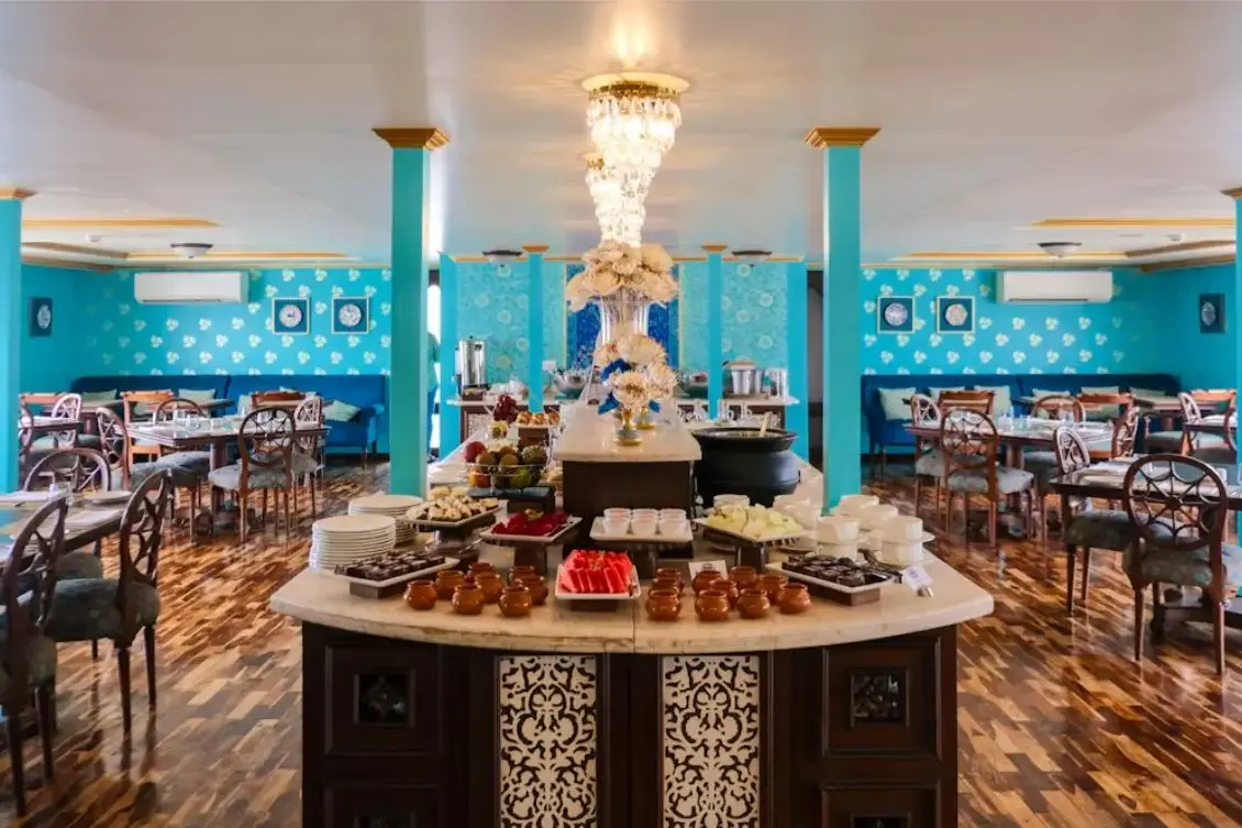 rv_ganges_voyager_restaurant_5.webp