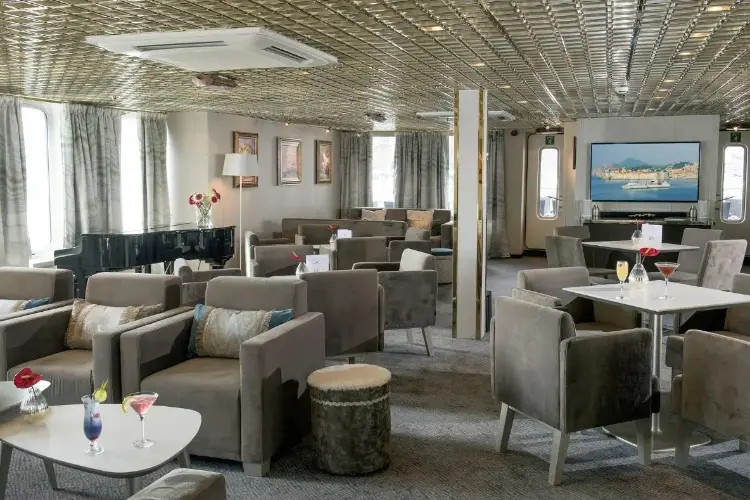 MV La Belle de l'Adriatique salon bar.webp