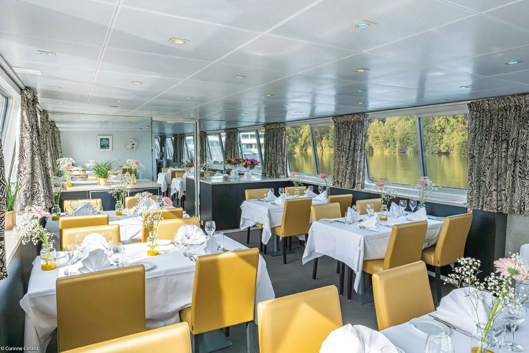 MS MADELEINE restaurant 8.webp